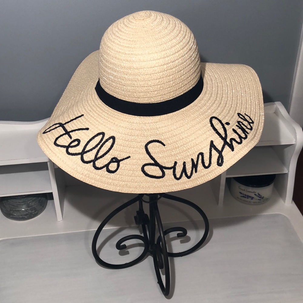 “Hello Sunshine” floppy hat ☀️